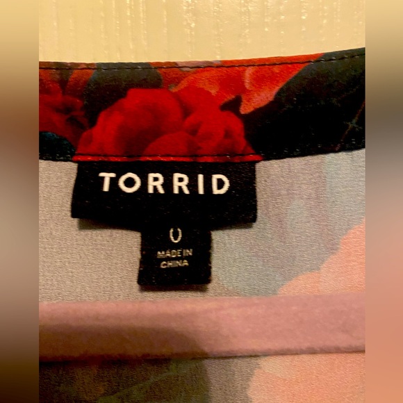 Torrid Roses Tunic Blouse - Picture 3 of 4